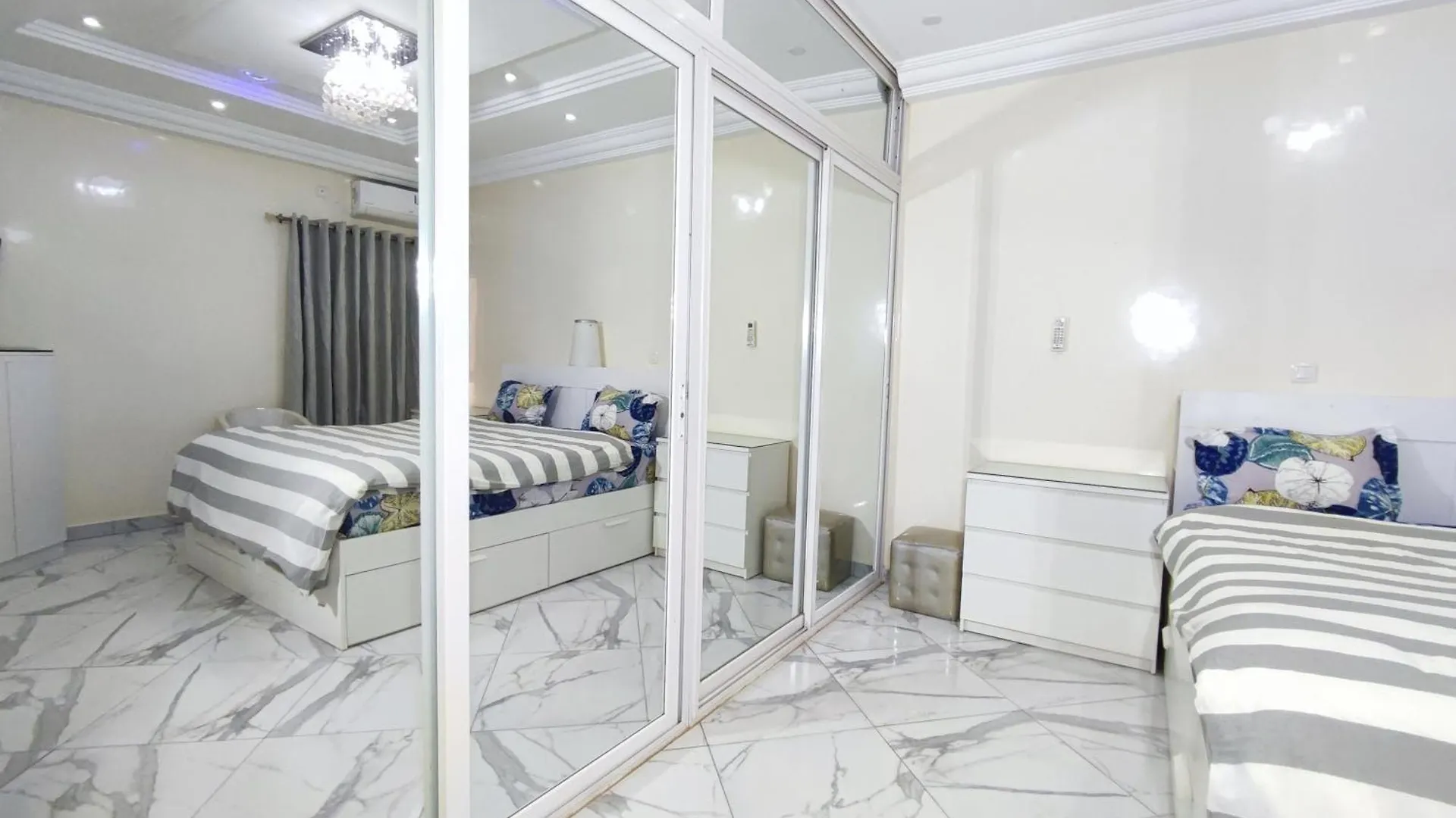 Appart 2 Chambres Familial Et Spacieux Liberte 6 Parking Position Central Dakar Daire